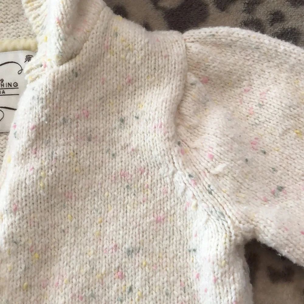 2007 Old Navy Hooded Sweater in Cream Size 18-24 months